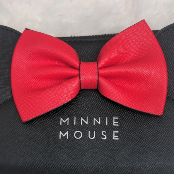 Loungefly Minnie Mouse Clutch Wallet - Picture 9 of 14